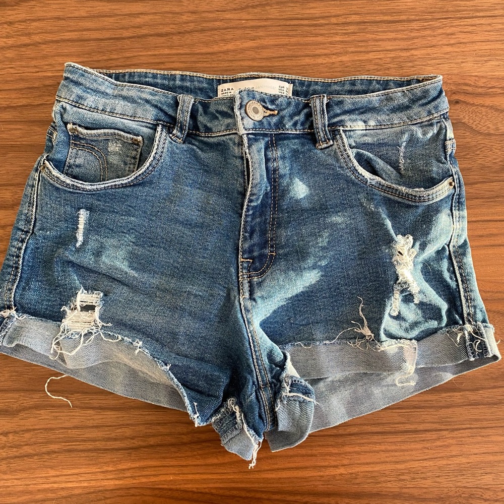 ✨EXCELLENT CONDITION ZARA DENIM SHORTS✨